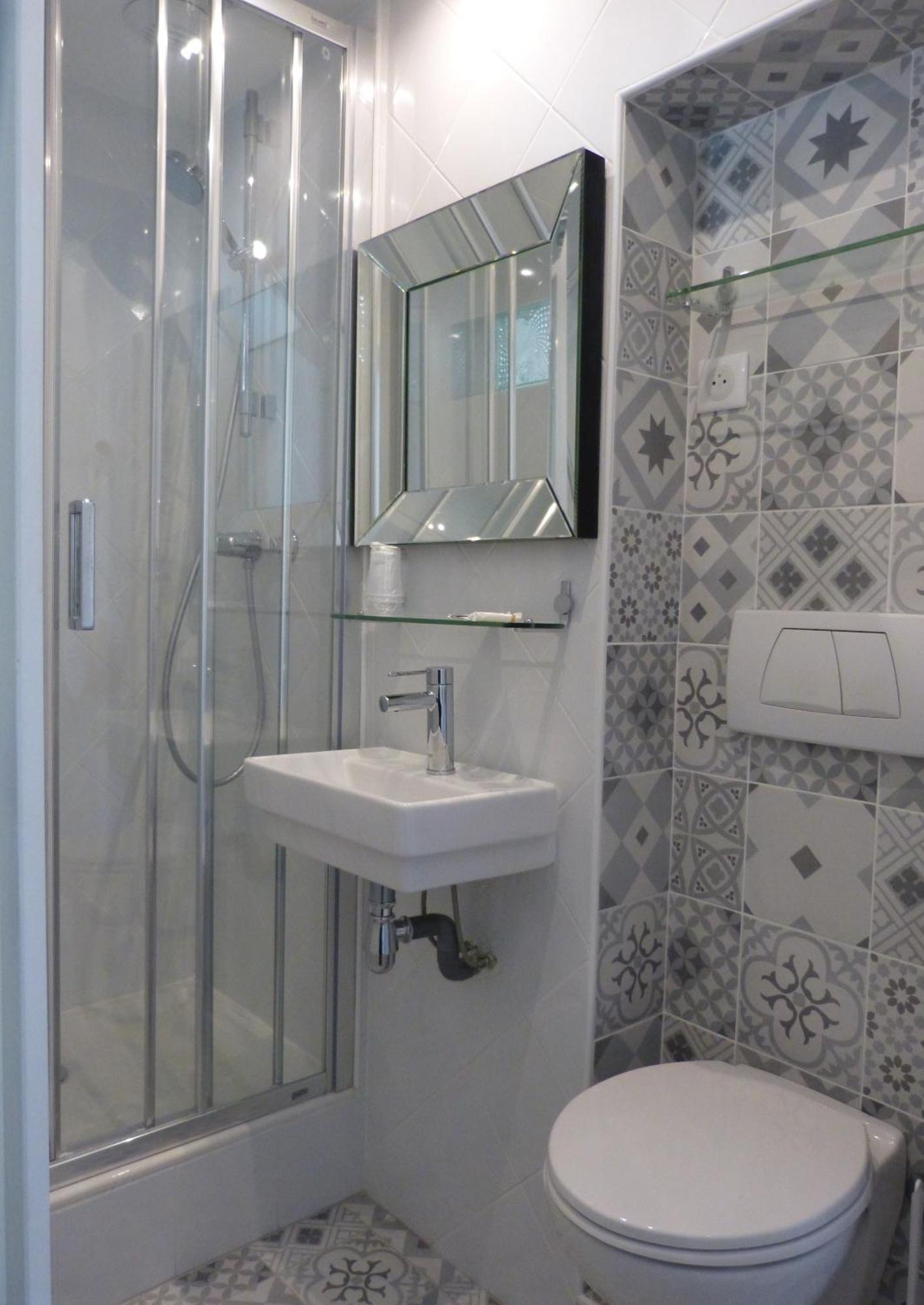 Chambre Triple avec Douche et Toilettes Privatives